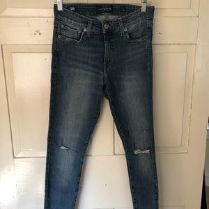 Skinny jeans w/ frayed bottoms